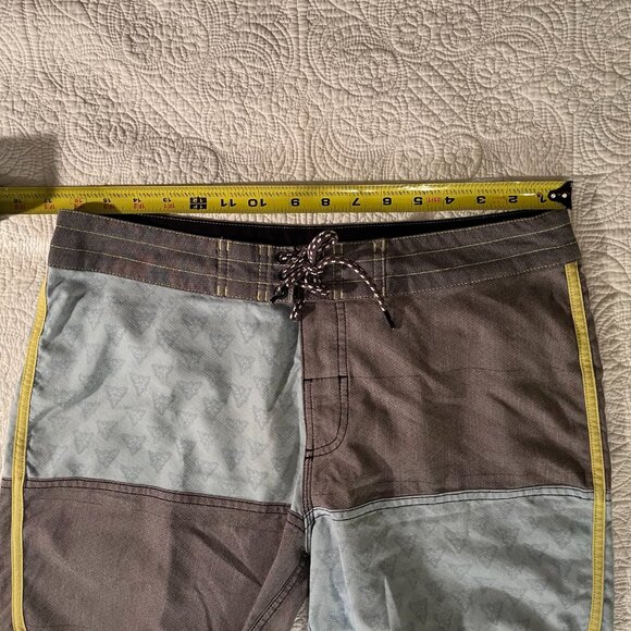 Quiksilver Board Shorts – Patchwork Gray/Blue with Yellow Trim (Size 32) - Picture 4 of 5